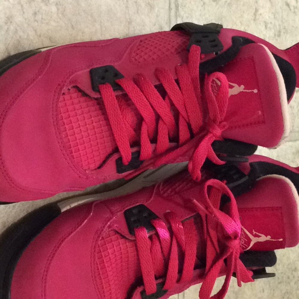 Jordan retro 4 hot pink